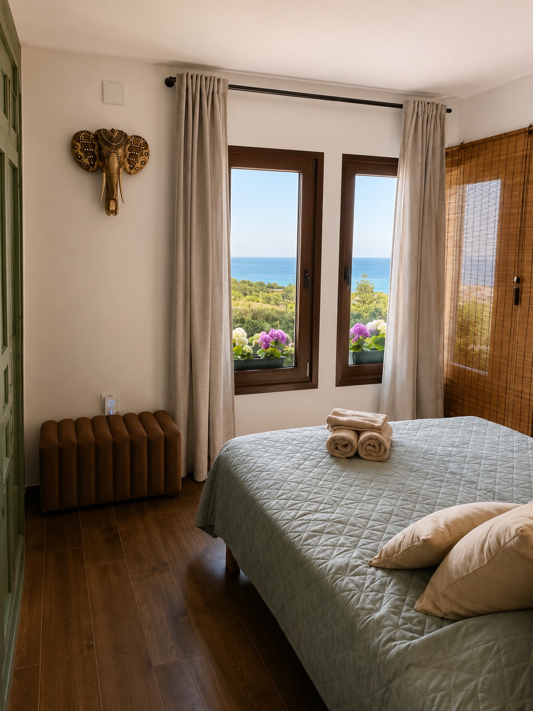 Villa Azahara: Bedroom · Sea views