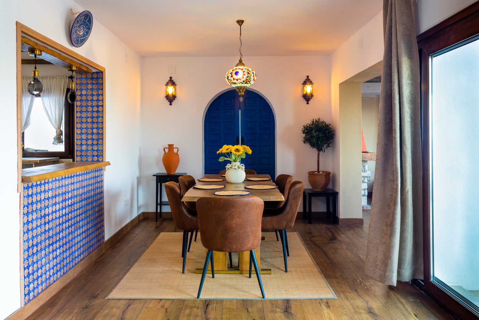 Villa Azahara: Dining room · Andalusian details