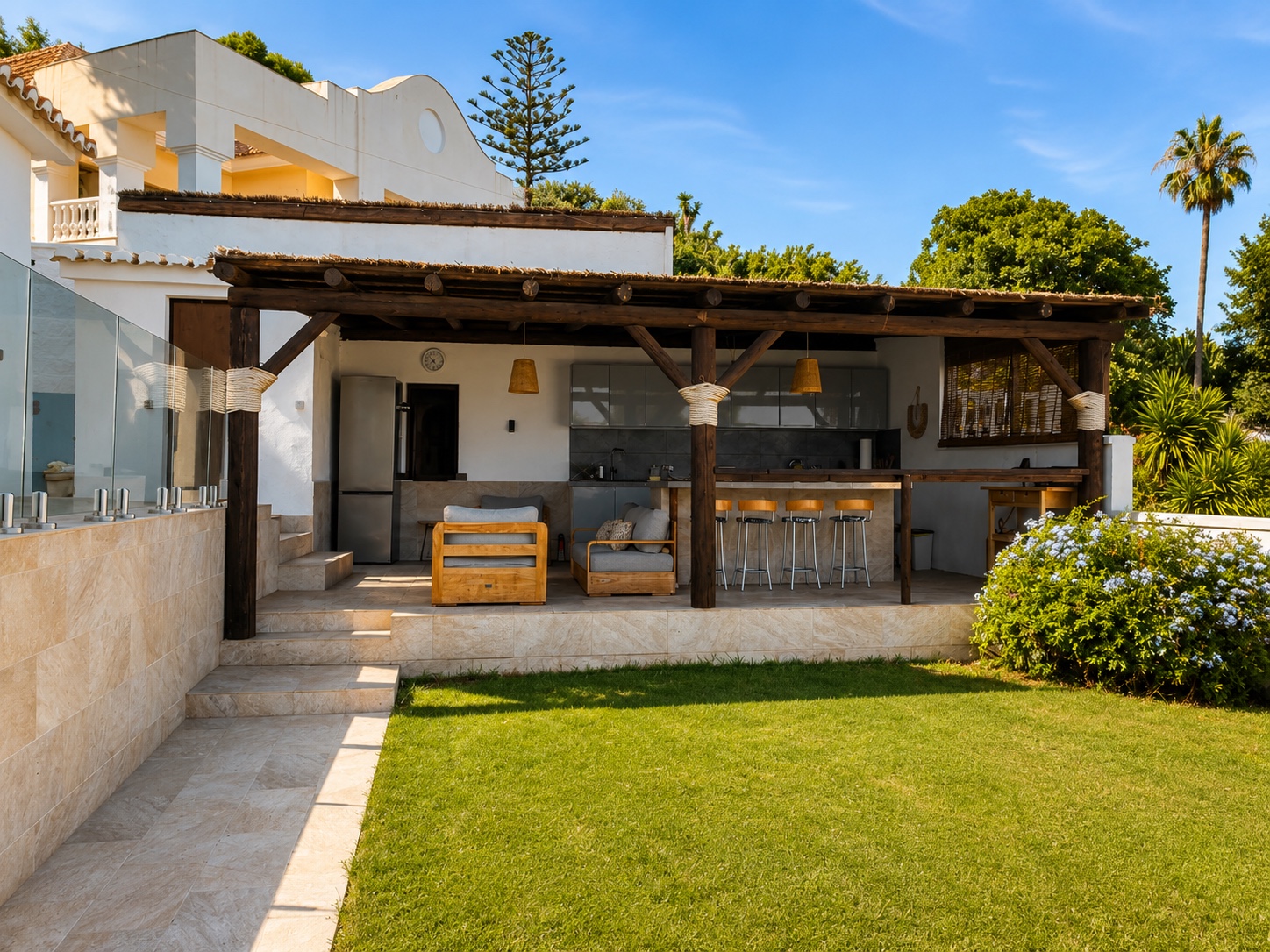 Villa Azahara: Garden & outdoor kitchen
